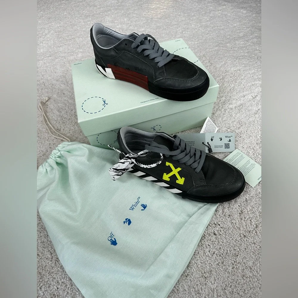 Off -White - Picture 2 of 5